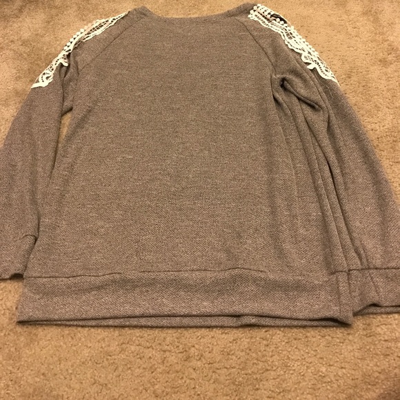 Finejo New without tags Cut out Sweater Size L - Picture 4 of 4